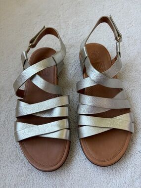 Like New FitFlop Silver Metallic Gold Strappy Sandals Women Size 6